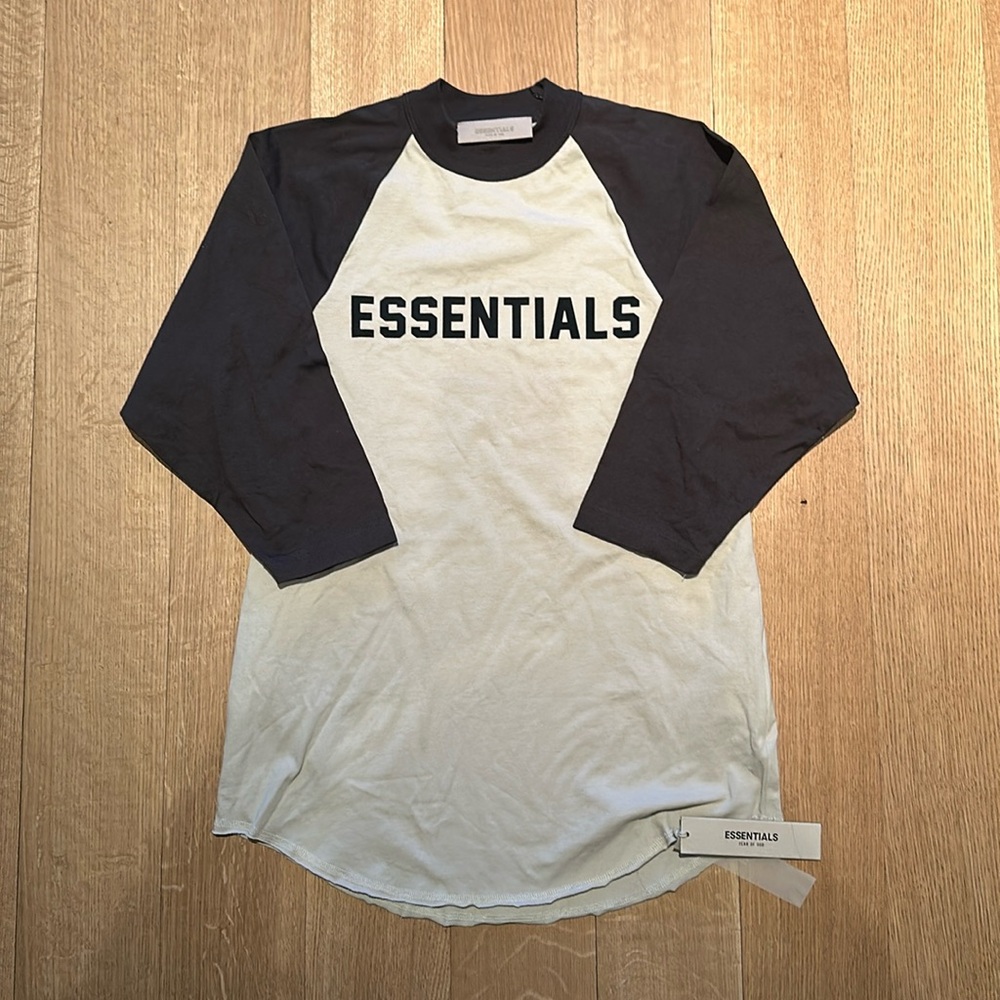 Fear of God Essentials 3/4 baseball
Shirt. Youth large. Size 10